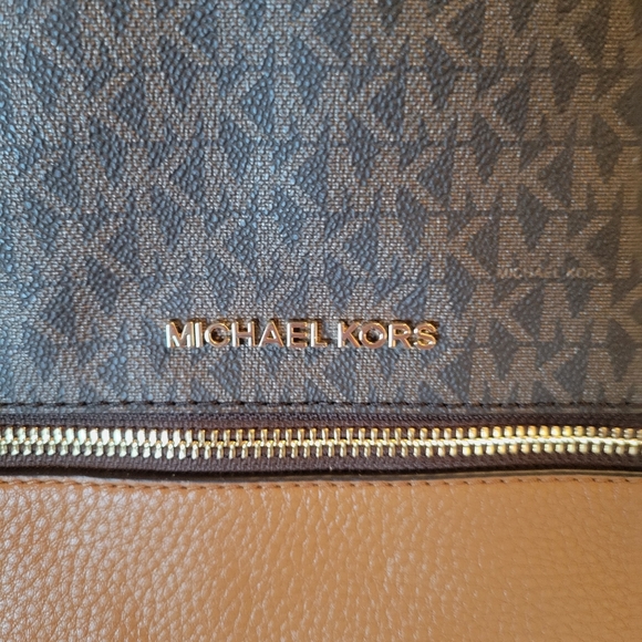 Michael Kors Acorn Brown backpack - Picture 4 of 14